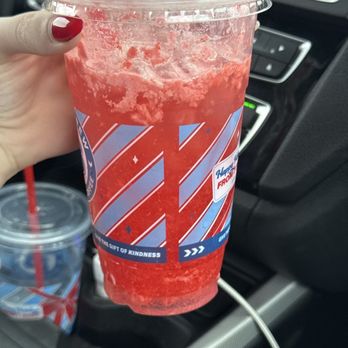 7 Brew Coffee - Strawberry fizz with "cold foam" - Coffee & Tea Near Me - Marshfield, Wisconsin