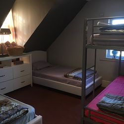 Halifax Backpackers Beachhouse Hostel - 4 person Dorm room