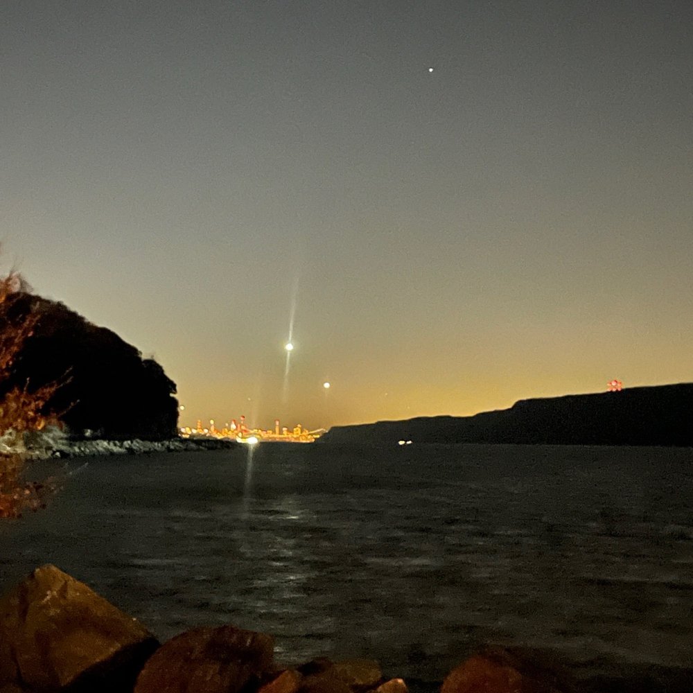 Half Moon - View of NYC from restaurant - New American Near Me - Dobbs Ferry, New York Half Moon - View of NYC from restaurant - New American Near Me - Dobbs Ferry, New York