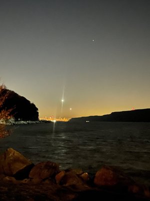 Half Moon by null