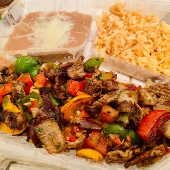 Taqueria La Familia - Steak fajita plate - more veg than meat, as I prefer, but maybe not everyone - Mexican Near Me - Berkeley, California Taqueria La Familia - Steak fajita plate - more veg than meat, as I prefer, but maybe not everyone - Mexican Near Me - Berkeley, California