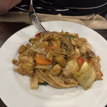 Jasmine Thai Restaurant - Drunken Noodles - Thai Near Me - Destin, Florida