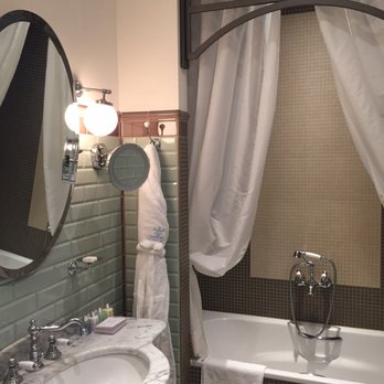 Château Monfort - Bathroom - Hotels Near Me - Milan, Michigan Château Monfort - Bathroom - Hotels Near Me - Milan, Michigan