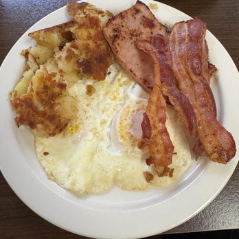 Lincoln's Waffle Shop - Best breakfast near the White House - American Near Me - Washington, DC, District of Columbia