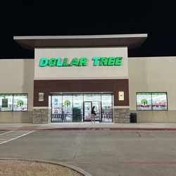 Dollar Tree - Dollar tree entrance