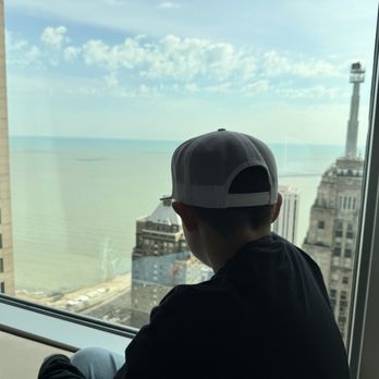 Four Seasons Hotel Chicago - Lake view executive suite - Hotels Near Me - Chicago, Illinois