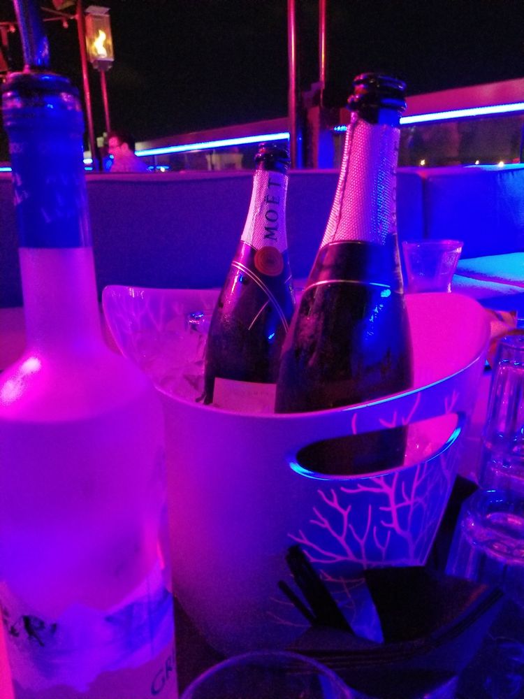 SCARLETT’S CABARET 11 Photos & 10 Reviews Strip Clubs 3650 Fowler