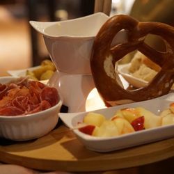 The Speakcheasy - Traditionally made Swiss Fondue