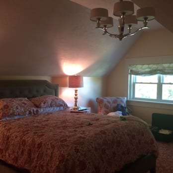 Thistledown at Seger House - Room 302 - Hotels Near Me - Ligonier, Pennsylvania Thistledown at Seger House - Room 302 - Hotels Near Me - Ligonier, Pennsylvania