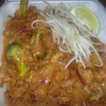 CT Bistro - Pad thai with pork.Add broccoli.  Med spicy = pretty spicy. - Vietnamese Near Me - Portland, Oregon