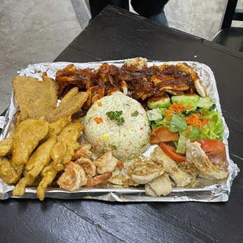 Mariscos El Meño - Sample platter from table next to ours and a shot of our small order of cerviche. - Seafood Near Me - Puerto Peñasco, SON