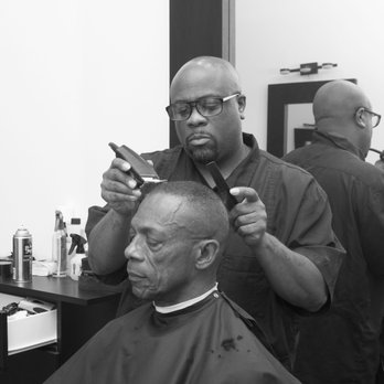 Dream Cuts 97 - Rob the barber - Barbers Near Me - Berwyn, Illinois
