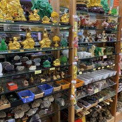 Jing Ying Gift Shop - Tons of Buddhas