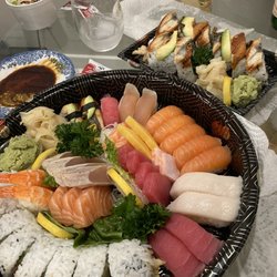 Ikiru Sushi - Momo Combo, Legend Dragon Roll (4/5)