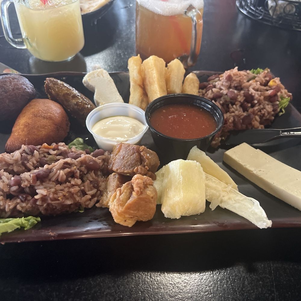 Los Pipiles - Trying out Pinpeled Sampler! - Salvadoran Near Me - Houston, Texas Los Pipiles - Trying out Pinpeled Sampler! - Salvadoran Near Me - Houston, Texas