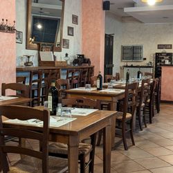 Il Cerchio e La Botte - Vintage style interiors in the new location of this restaurant