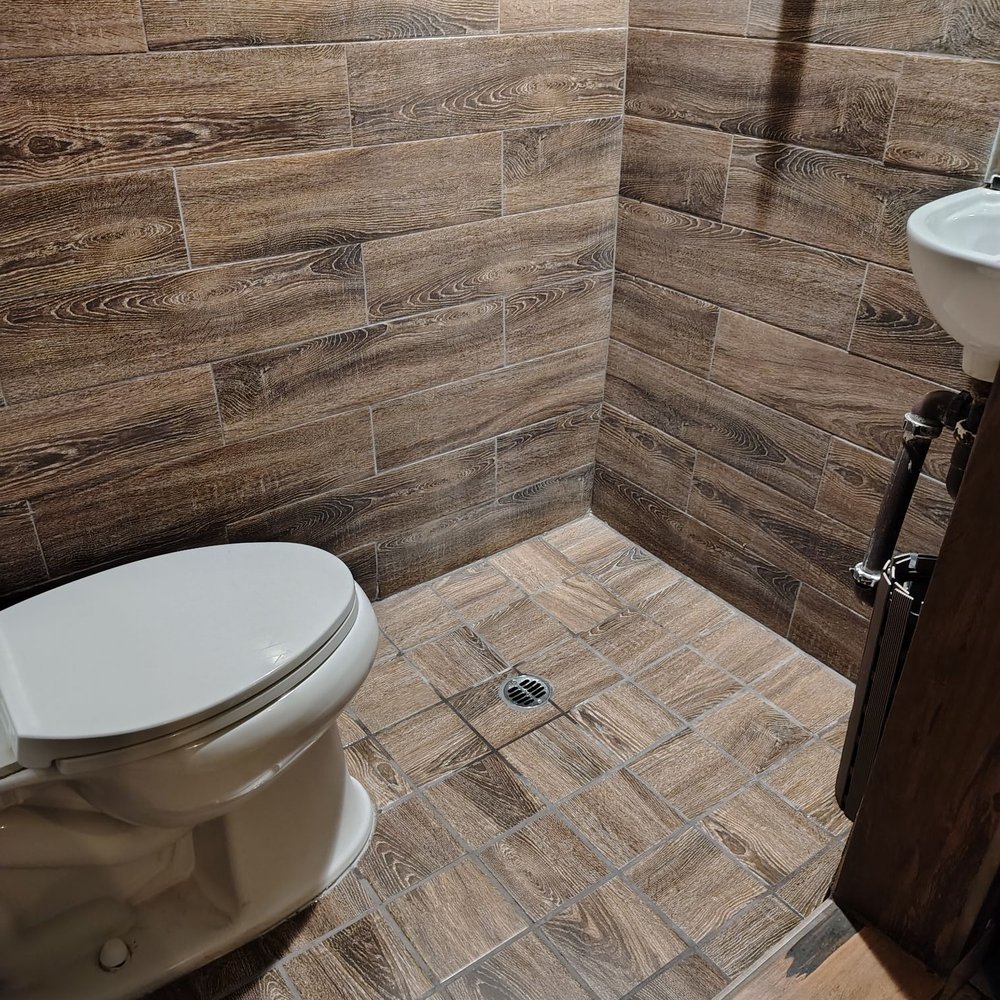 Nomads Hotel - Shower, toilet, sink - Hotels Near Me - San Clemente, California Nomads Hotel - Shower, toilet, sink - Hotels Near Me - San Clemente, California