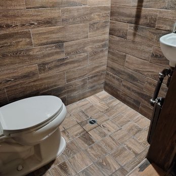 Nomads Hotel - Shower, toilet, sink - Hotels Near Me - San Clemente, California