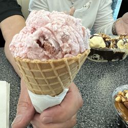 Braum's - Single Strawberry in a Cone