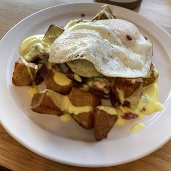 Lola's Cafe - Breakfast hash with corned beef - Coffee & Tea Near Me - Brighton, Ontario