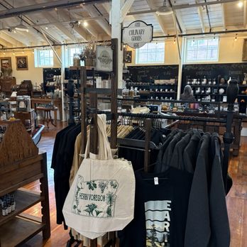 Mountain Rose Herbs Mercantile - Retail clothing - Cosmetics & Beauty Supply Near Me - Eugene, Oregon