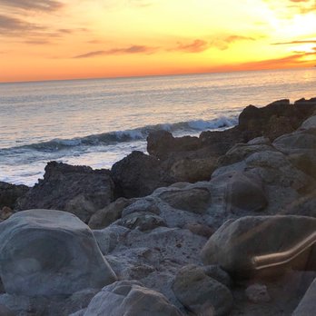 Duke's Malibu - Ocean view - New American Near Me - Malibu, California