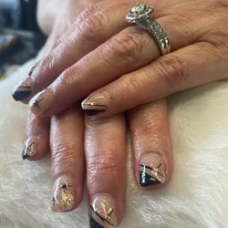 Queen Nails by Rosie - Nude base with black & gold. Simple but fabulous!