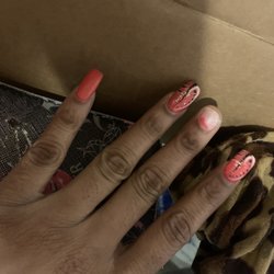 Queen Nails - Nails popped off the next day the acrylic is not thick enough at all