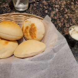 La Marsa West Bloomfield - Fresh bread and garlic, complimentary
