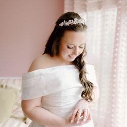 Studio B Salon - Wedding Day Hair & Makeup by Studio B Salon.
Photographer: Taylor Kuttner Photography