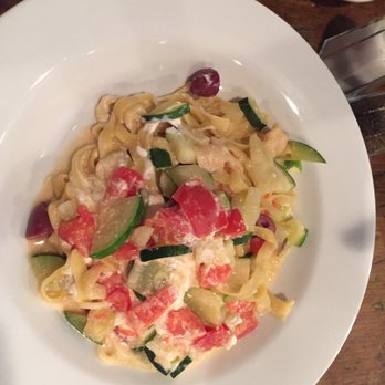 Pepe Giallo - Fresh fettuccine with goat cheese, tomatoes, zucchini, and olives. So delicious! - Italian Near Me - New York, New York Pepe Giallo - Fresh fettuccine with goat cheese, tomatoes, zucchini, and olives. So delicious! - Italian Near Me - New York, New York