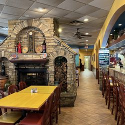 Elizabeth's Pizza - Interior