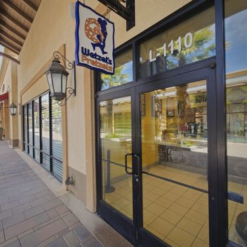 Wetzel's Pretzels - Pretzels Near Me - Cabazon, California