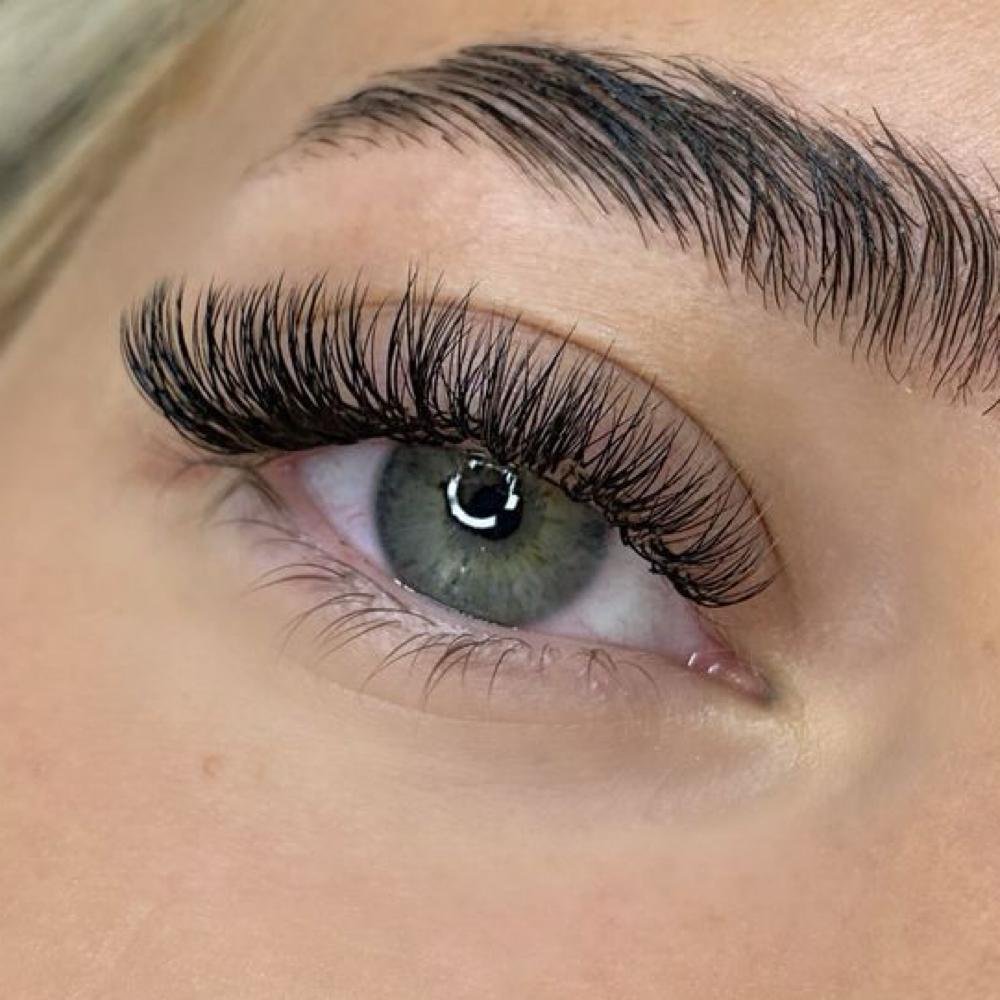Lashes By Layna Logo