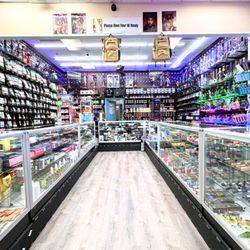 Tobacco Hut - Store concourse
