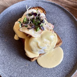 Eggs benedict