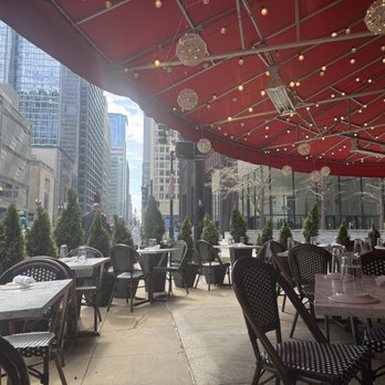 Petterinos - Patio - American Near Me - Chicago, Illinois