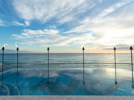 ESPACIO The Jewel of Waikiki by null
