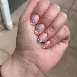 Vy Nails