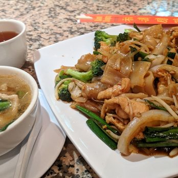 Shanghai Restaurant - Wonton soup and chicken broccoli chow fun. - Chinese Near Me - Sparks, Nevada