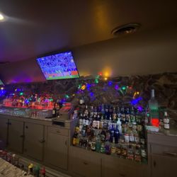 Polomoni's Bar and Cocktail Lounge - Bar
