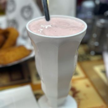 Sid's Diner - Banana Cherry Shake - Diners Near Me - El Reno, Oklahoma