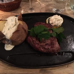 Restaurant Hereford Steak - Tournedos 200 gr met aardappel in de schil en zure room