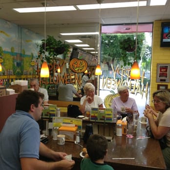 Dandee Donut Factory - Donuts Near Me - Pompano Beach, Florida