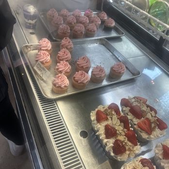 Cake Thieves Bakery - Tres leches, strawberry cupcake - Bakeries Near Me - San Antonio, Texas