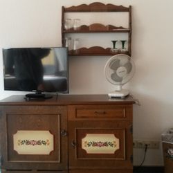 Garni-Pension Herzog - Gläser, TV, Schränkchen, Venti