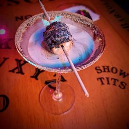 S'mores martini - and they roast your marshmallow as you wait patiently for this delicious cocktail. S'mores martini - and they roast your marshmallow as you wait patiently for this delicious cocktail.