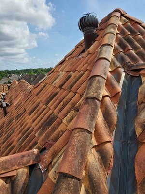 T&RV Construction Logo