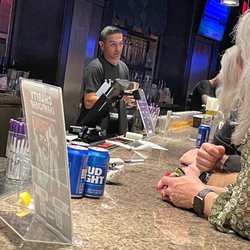 Voodoo Lounge - Great bartender's but lack of them