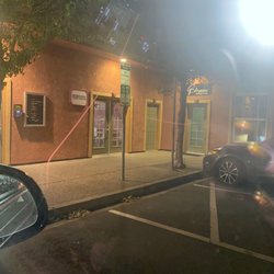 Baskin-Robbins - Closed wont let anyone in and 9:52